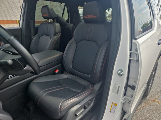 Used 2025 Honda Pilot TrailSport image 11