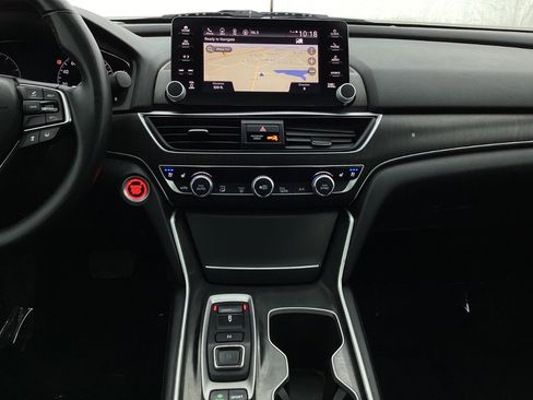 Used 2018 Honda Accord Touring image 30