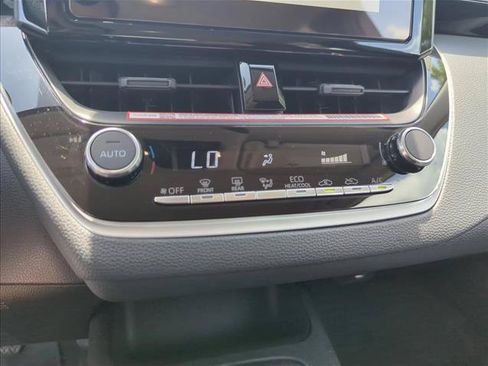Used 2025 Toyota Corolla LE FWD image 11