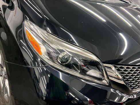 Used 2017 Toyota Sienna SE image 28