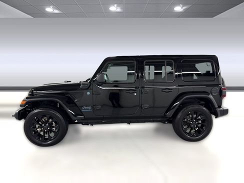 Used 2025 Jeep Wrangler Unlimited Sahara w/ Safety Group AWD/4WD image 2