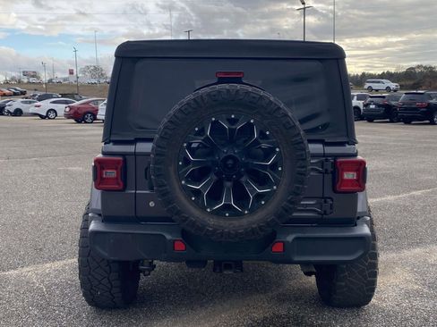 Used 2018 Jeep Wrangler Unlimited Sahara image 6