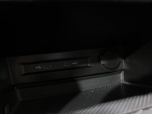 Used 2024 Volkswagen Tiguan SE image 21