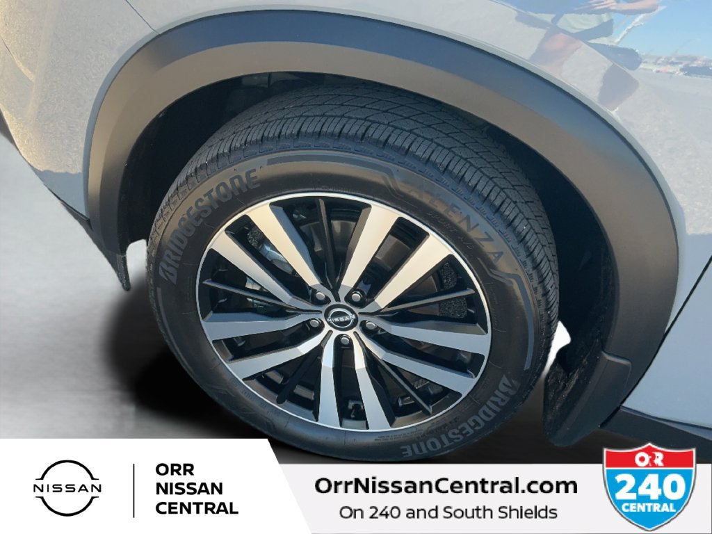 Used 2025 Nissan Pathfinder Platinum w/ Cargo Package FWD image 9