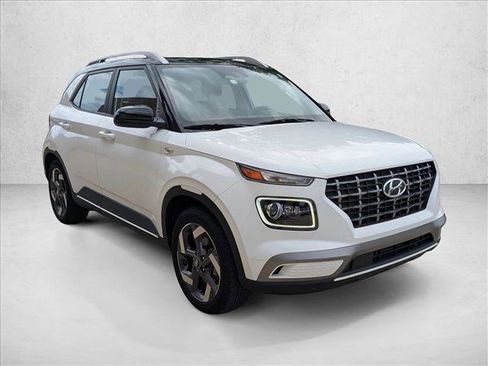 Used 2023 Hyundai Venue Limited FWD image 3