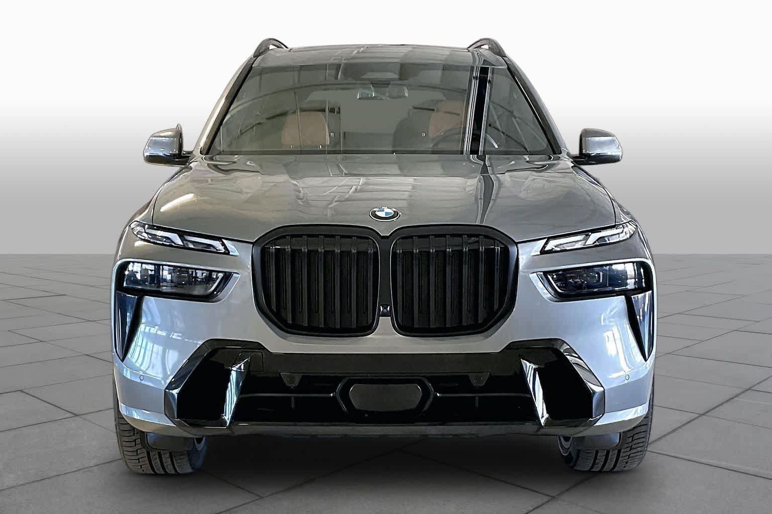 Used 2024 BMW X7 xDrive40i w/ M Sport Package AWD/4WD image 3
