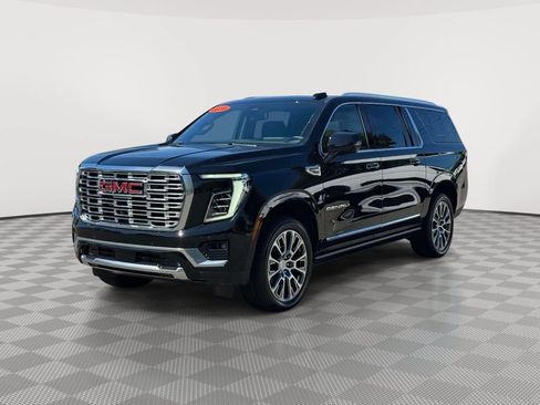 Used 2026 GMC Yukon XL Denali w/ Sun & Power Step Package AWD/4WD image 3