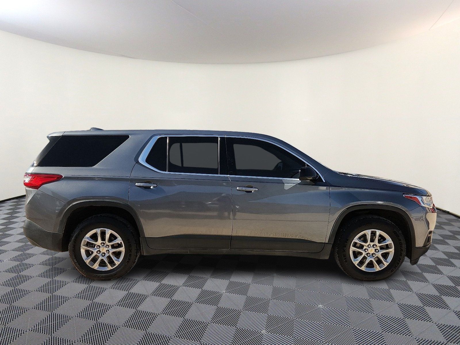 Used 2018 Chevrolet Traverse LS FWD image 5