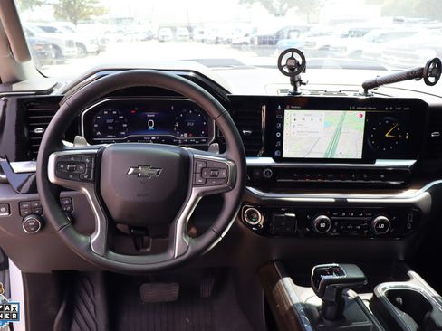 Used 2025 Chevrolet Silverado 1500 LT Trail Boss w/ LT Trail Boss Premium Package AWD/4WD image 18