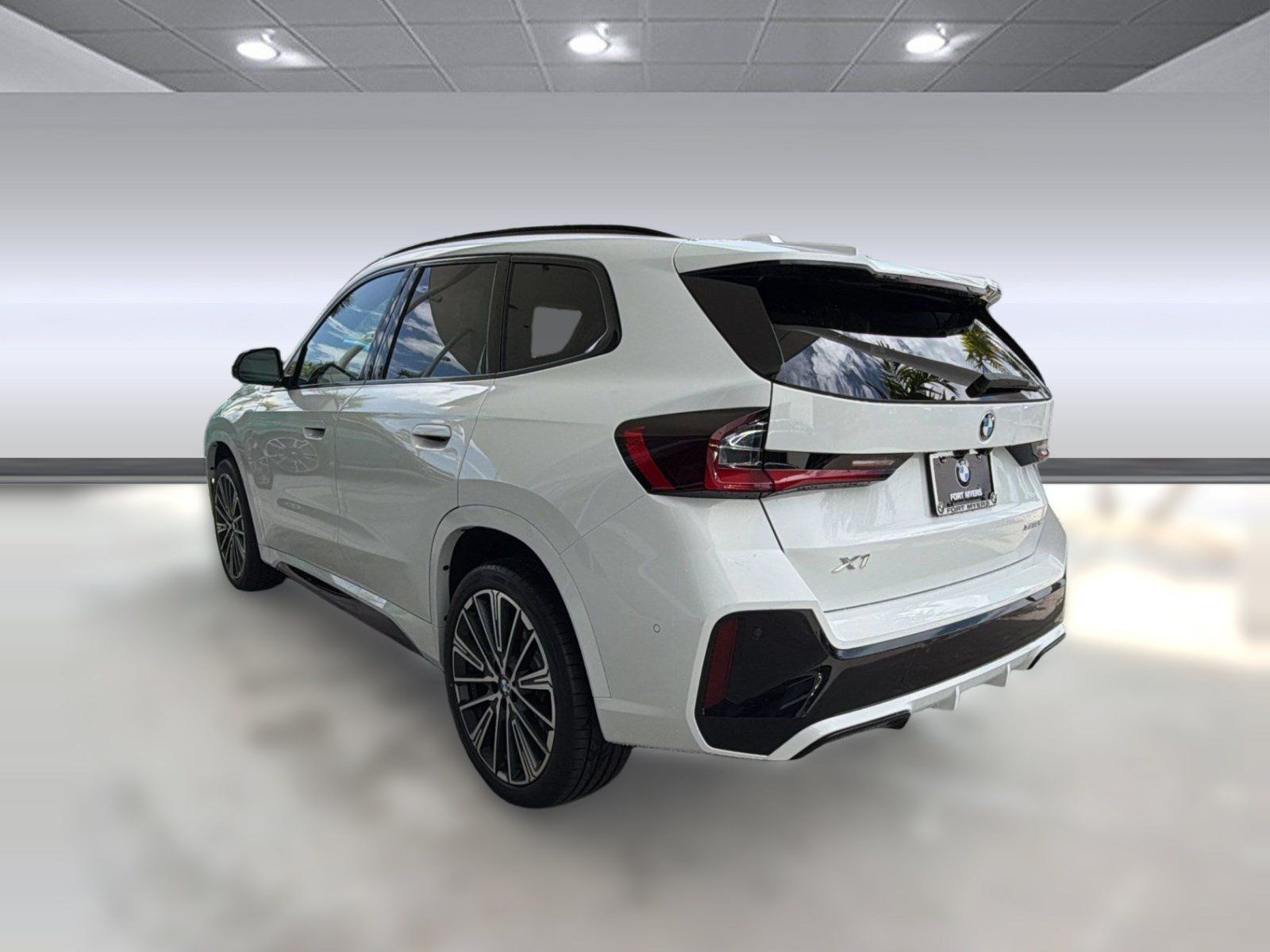 Used 2026 BMW X1 xDrive28i w/ Technology Package AWD/4WD image 3