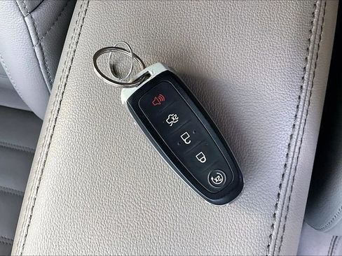 Used 2017 Ford Escape Titanium FWD image 10