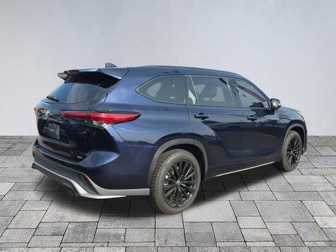 Used 2023 Toyota Highlander XSE FWD image 7