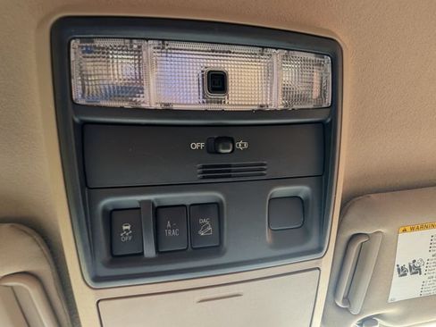 Used 2018 Toyota 4Runner SR5 AWD/4WD image 27