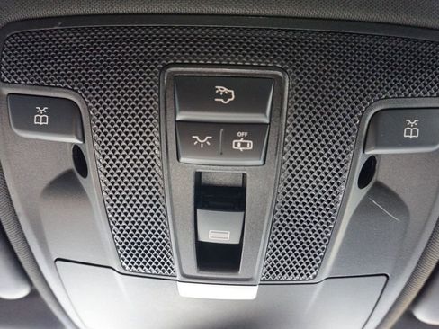 Used 2020 Mercedes-Benz GLA 250 4MATIC image 33