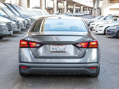 Used 2024 Nissan Altima 2.5 SV FWD image 9