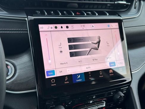 Used 2023 Jeep Grand Cherokee Limited image 19