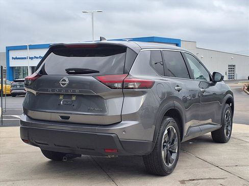 Used 2024 Nissan Rogue SV image 7