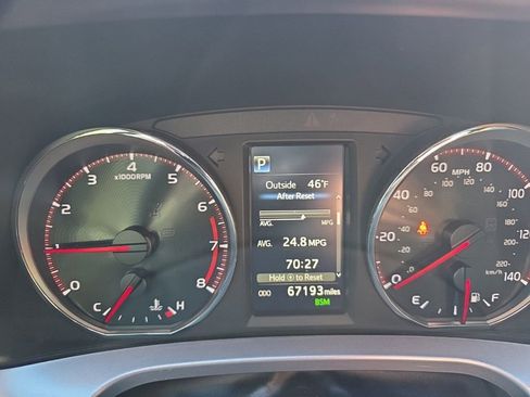 Used 2018 Toyota RAV4 SE image 25