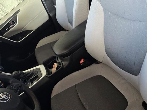 Used 2020 Toyota RAV4 XLE image 21