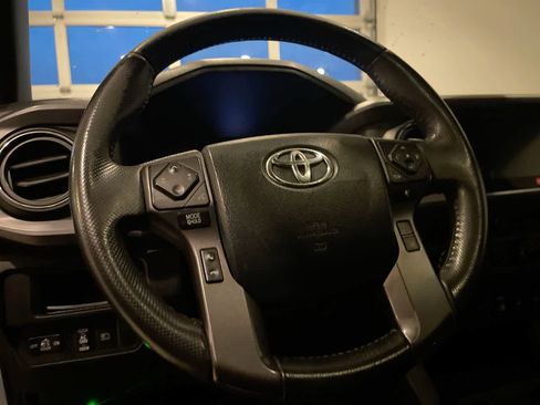 Used 2019 Toyota Tacoma TRD Off-Road image 14