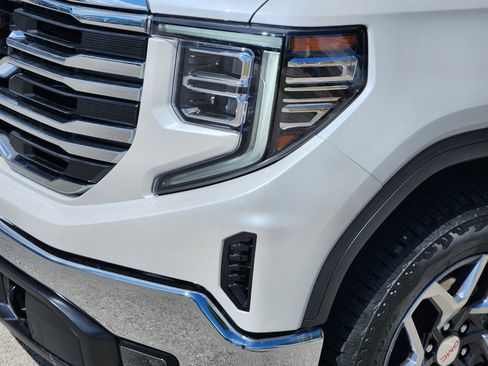 Used 2023 GMC Sierra 1500 SLT AWD/4WD image 27