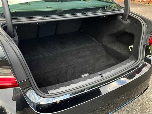 Used 2024 BMW 330e w/ Convenience Package image 32