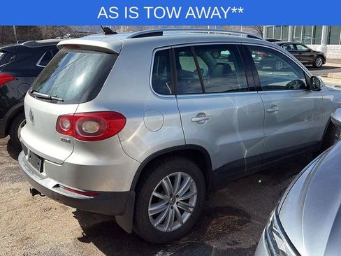 Used 2010 Volkswagen Tiguan SEL FWD image 3