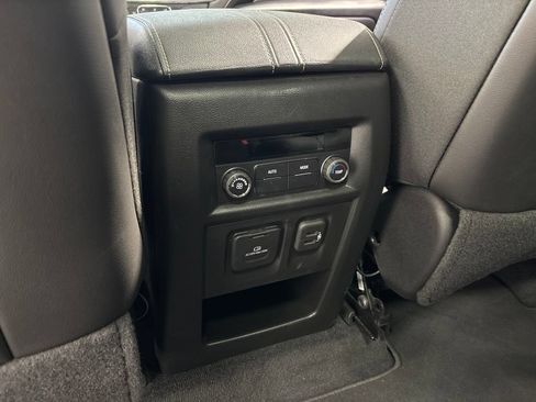 Used 2023 Chevrolet Traverse LT w/ LT Premium Package AWD/4WD image 51