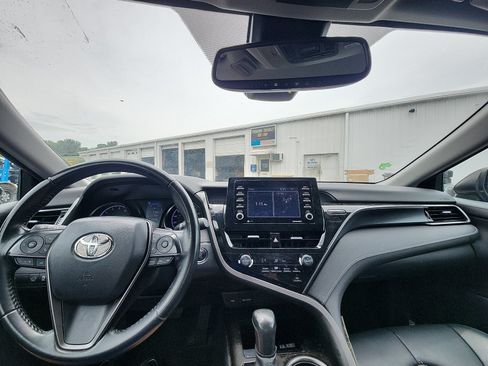 Used 2021 Toyota Camry SE w/ Convenience Package FWD image 16