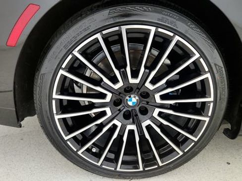 Used 2025 BMW i7 xDrive60 w/ Executive Package RWD image 76