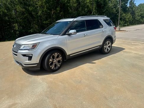 Used 2018 Ford Explorer Platinum AWD/4WD image 3