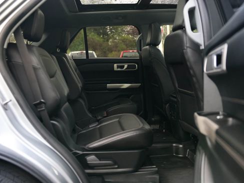 Used 2023 Ford Explorer XLT w/ Equipment Group 202A AWD/4WD image 13