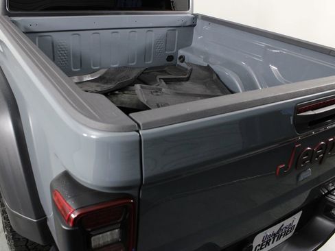 Used 2024 Jeep Gladiator Rubicon w/ Technology Group image 15