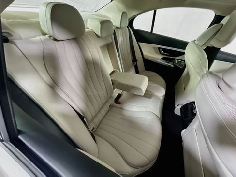 Used 2025 Mercedes-Benz E 450 4MATIC Sedan image 27