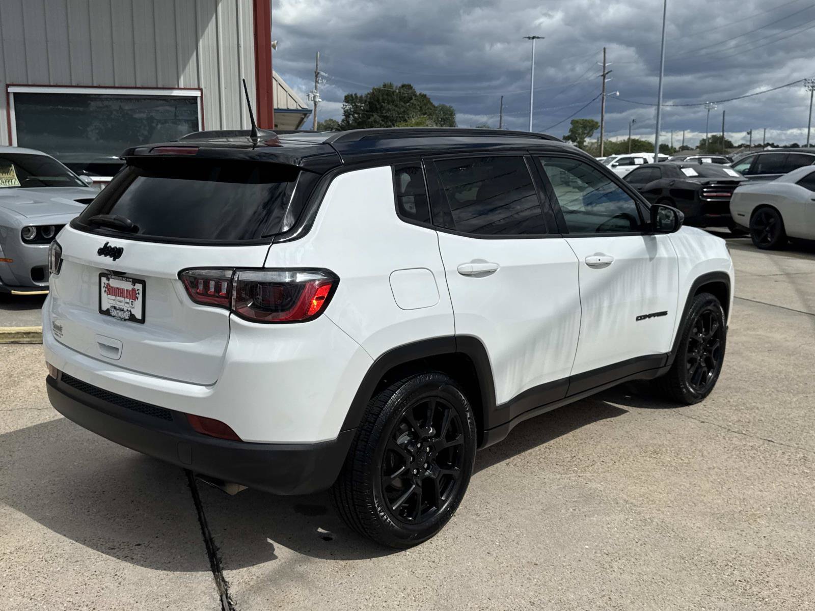 Used 2022 Jeep Compass Latitude FWD image 7