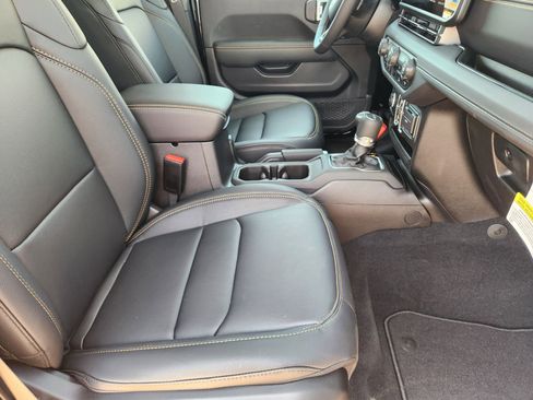 New 2025 Jeep Gladiator Sport image 10