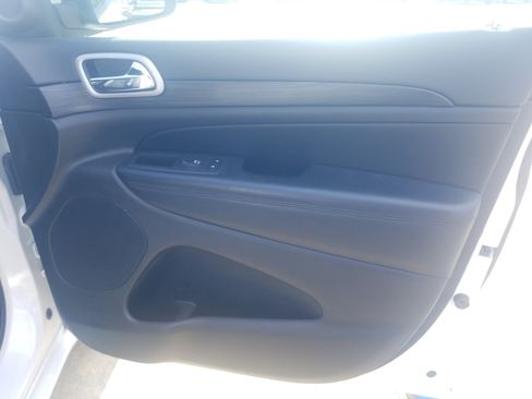 Used 2022 Jeep Grand Cherokee Laredo X RWD image 16