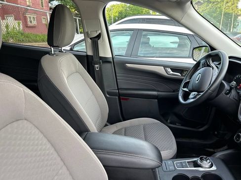 Used 2021 Ford Escape SE w/ SE Sport Appearance Package AWD/4WD image 10