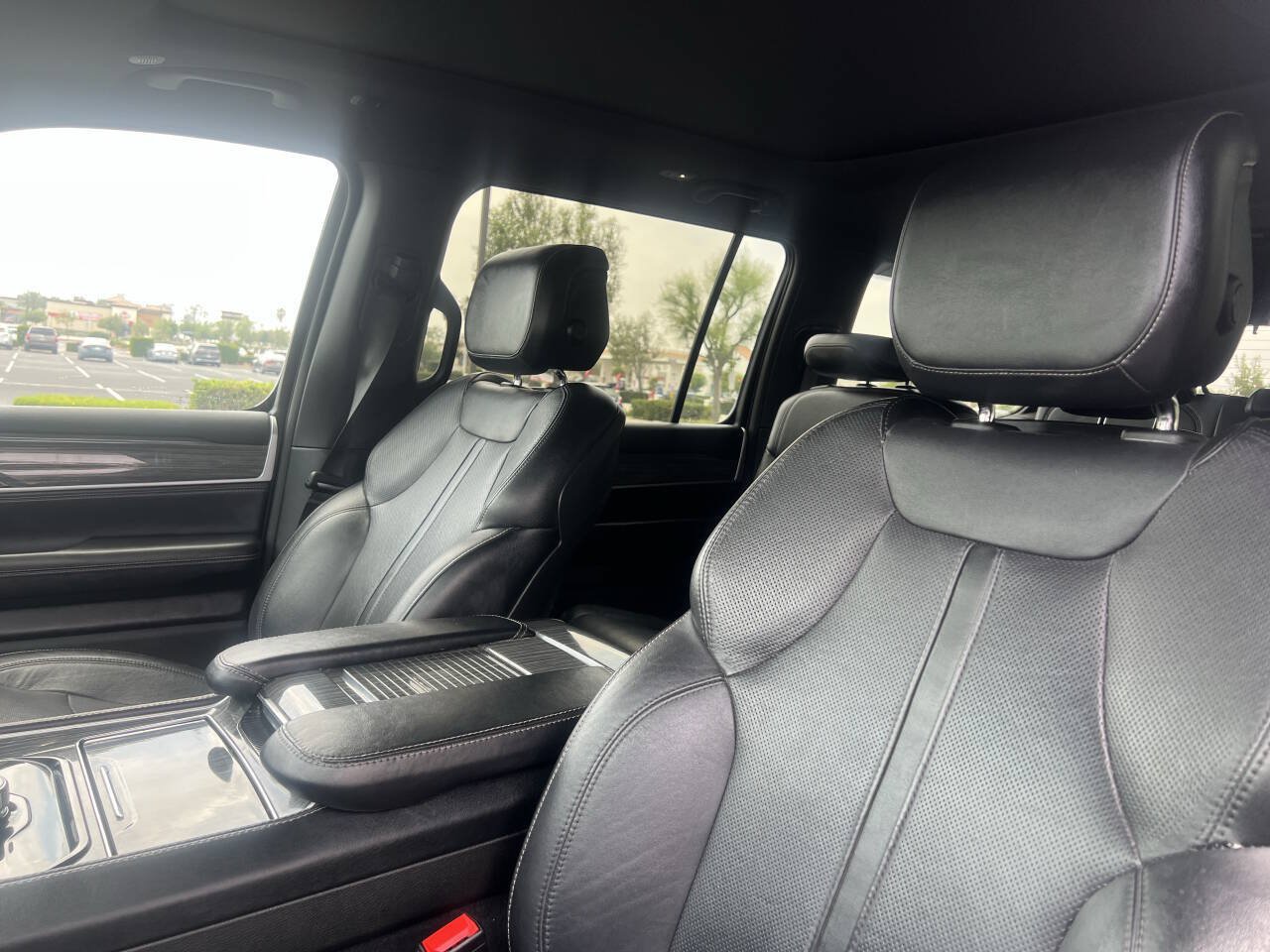 Used 2022 Jeep Wagoneer Series II w/ Premium Group I AWD/4WD image 10