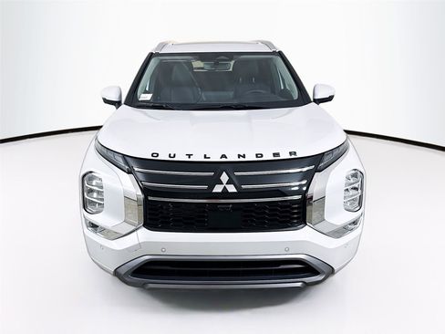 New 2026 Mitsubishi Outlander SEL image 2