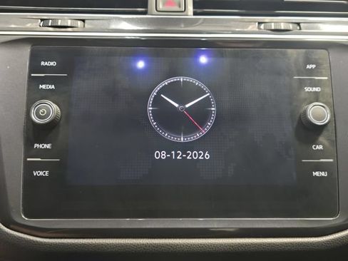 Used 2022 Volkswagen Tiguan SE w/ Panoramic Sunroof Package FWD image 16