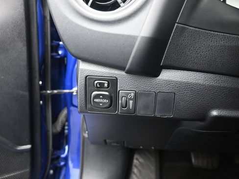 Used 2017 Toyota Corolla SE w/ Carpet Mat Package (TMS) FWD image 12