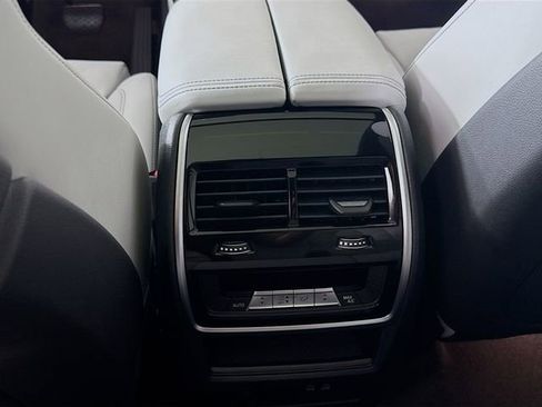 Used 2024 BMW X7 xDrive40i w/ Parking Assistance Package image 26