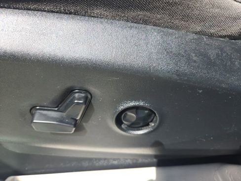 Used 2017 Chrysler Pacifica Touring FWD image 16