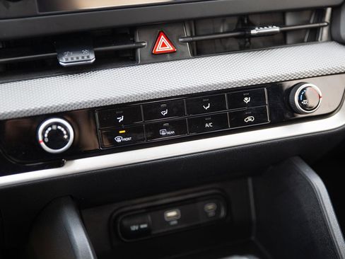 Used 2025 Kia Sportage LX image 13