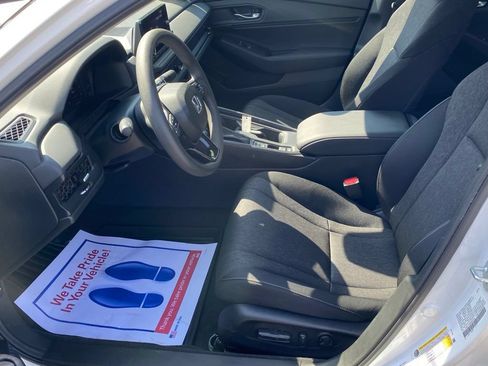 Used 2025 Honda Accord SE image 6