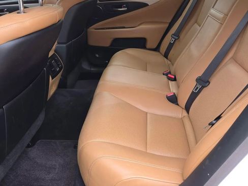 Used 2013 Lexus LS 460 w/ Comfort Pkg RWD image 15