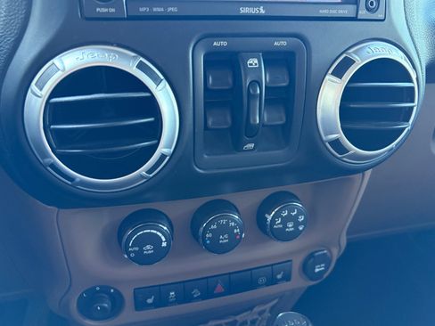 Used 2012 Jeep Wrangler Unlimited Sahara w/ Connectivity Group image 21