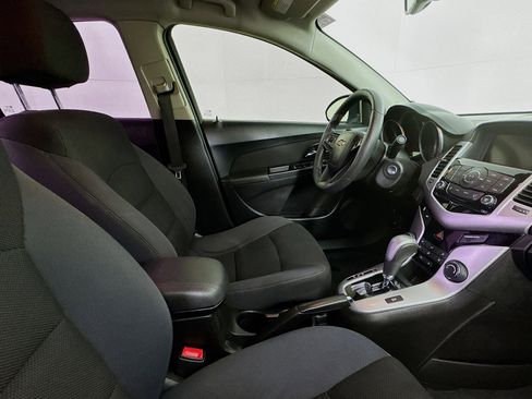 Used 2016 Chevrolet Cruze LT w/ Technology Package image 27