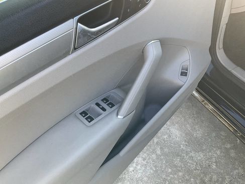 Used 2016 Volkswagen Passat 1.8T S image 10